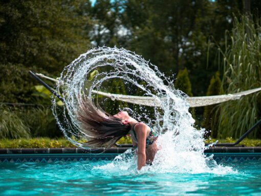 Estime de soi et amour : comment l&rsquo;enfance façonne nos relations amoureuses